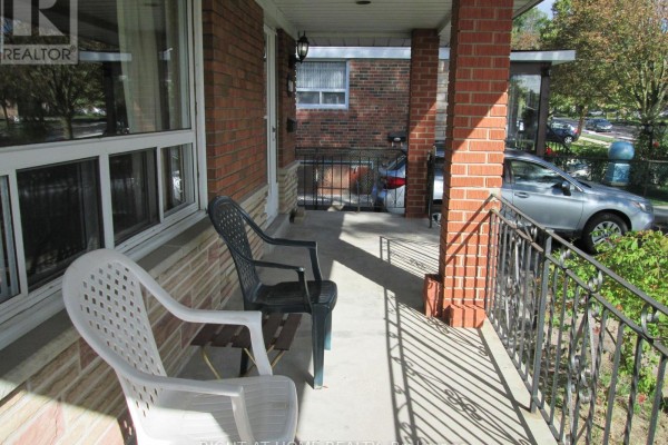 Dining room - 910 Scarborough Golf Club Road, Toronto, ON M1G1J7 Photo 2