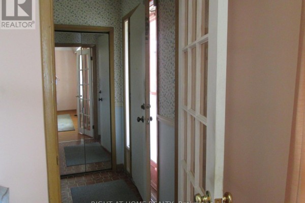 Bedroom 2 - 910 Scarborough Golf Club Road, Toronto, ON M1G1J7 Photo 5