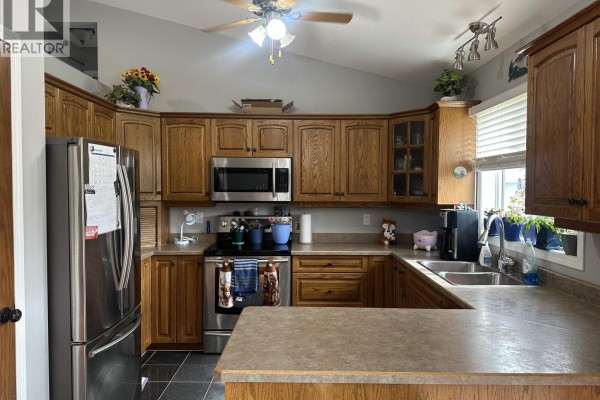 9103 118 Avenue, Fort St  John, BC, photo 3