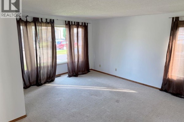 Dining room - 9105 95 Avenue, Lac La Biche, AB T0A2C0 Photo 3