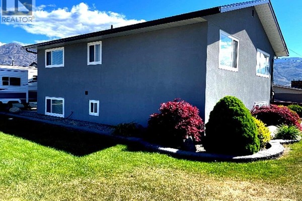 9106 Hummingbird Lane, Osoyoos, BC, photo 2
