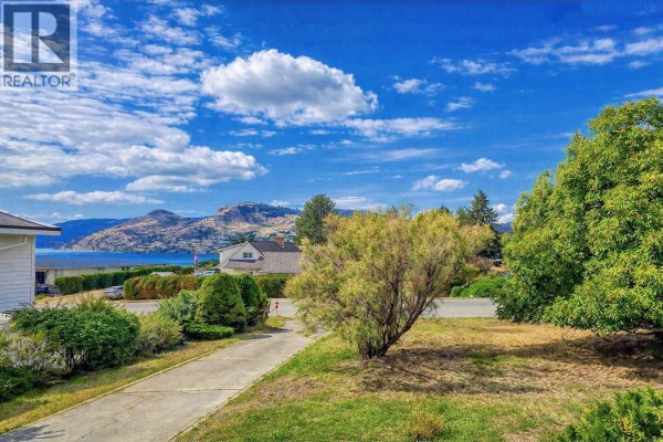 Den - 9109 Husband Road, Coldstream, BC V1B1M8 Photo 4