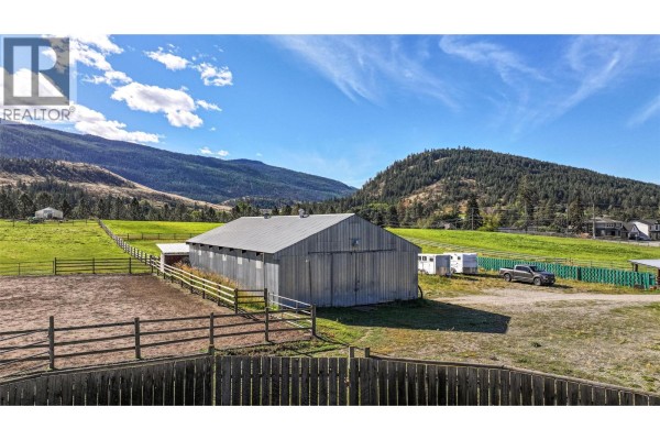 Bedroom - 9109 Mackie Drive, Coldstream, BC V1B1H1 Photo 5