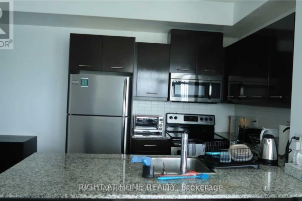 Kitchen - 911 - 360 Square One Drive, Mississauga, ON L5B0G7 Photo 2
