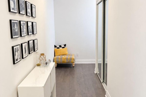 Primary Bedroom - 911 - 65 Speers Road, Oakville, ON L6K0J1 Photo 4