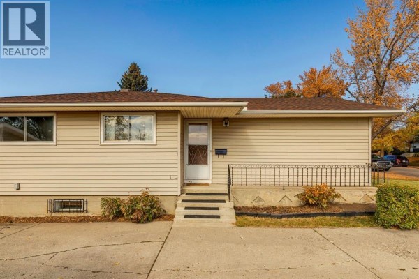 Primary Bedroom - 911 17a Street Ne, Calgary, AB T2E4V2 Photo 4