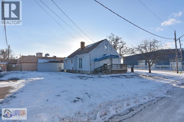 911 Front Road, Lasalle, ON N9J2A5 Photo 4