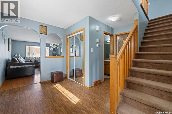 Dining nook - 911 Gull Road, Regina, SK S4N7P9 Photo 3