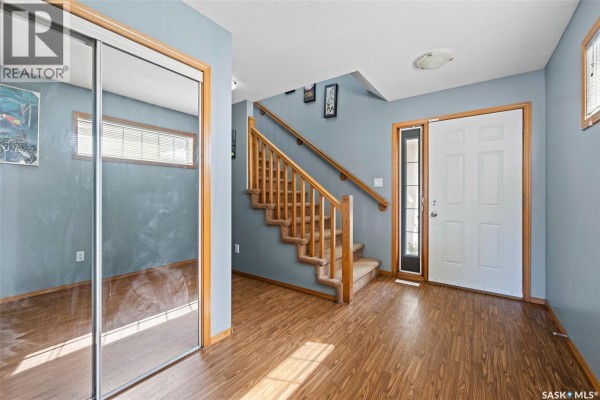 Mud room - 911 Gull Road, Regina, SK S4N7P9 Photo 4