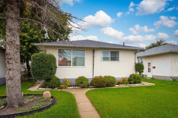911 Nairn Avenue, Winnipeg