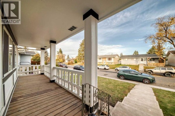 911 Penmeadows Road Se, Calgary, AB, photo 3