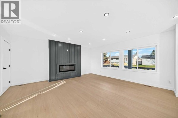 Dining room - 911 Penmeadows Road Se, Calgary, AB T2H3R1 Photo 5