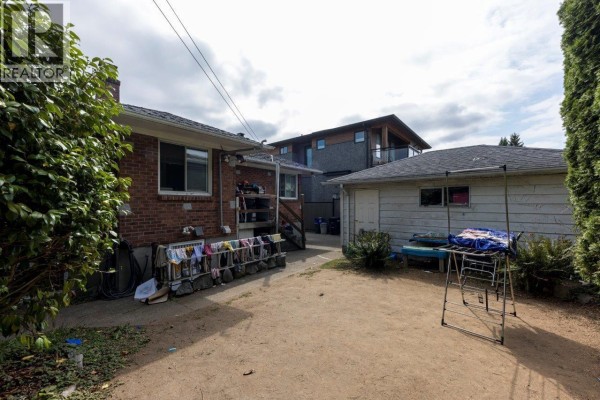 911 Sperling Avenue, Burnaby, BC V5B4H7 Photo 5