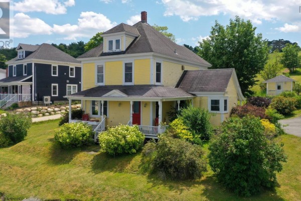 Dining room - 9114 3 Highway, 997 Main St Mahone Bay, Maders Cove, NS B0J2E0 Photo 3