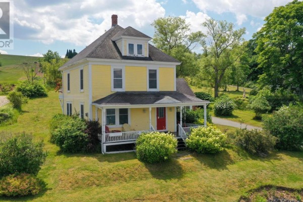 Den - 9114 3 Highway, 997 Main St Mahone Bay, Maders Cove, NS B0J2E0 Photo 4
