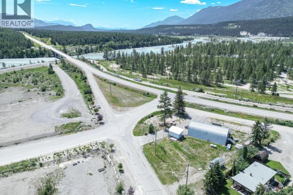 9115 93/95 Highway, Canal Flats, BC V0B1B0 Photo 3