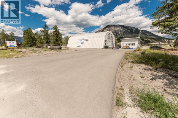 9115 93/95 Highway, Canal Flats, BC V0B1B0 Photo 5