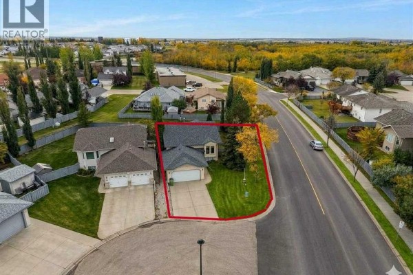 Bedroom - 9117 Crystal Lake Drive, Grande Prairie, AB T8X1J3 Photo 2