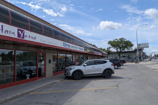 912 Portage Ave, Winnipeg, MB, photo 2