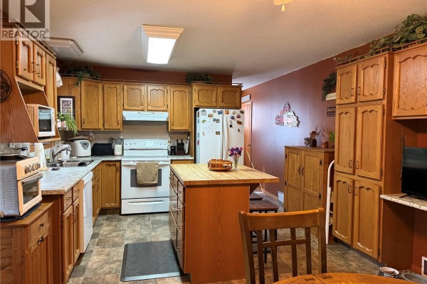 Bedroom - 912 Railway Avenue, Loon Lake, SK S0M1L0 Photo 4