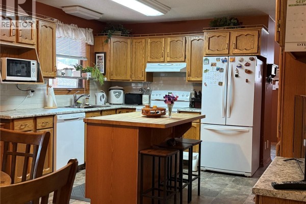 Bedroom - 912 Railway Avenue, Loon Lake, SK S0M1L0 Photo 5