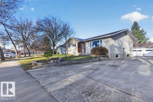 Family room - 9120 92 Av, Fort Saskatchewan, AB T8L1A7 Photo 4