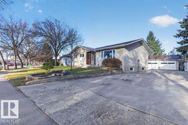 Primary Bedroom - 9120 92 Av, Fort Saskatchewan, AB T8L1A7 Photo 5