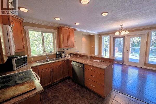 Dining room - 9122 Reynolds Road, Prince George, BC V2N6N5 Photo 3