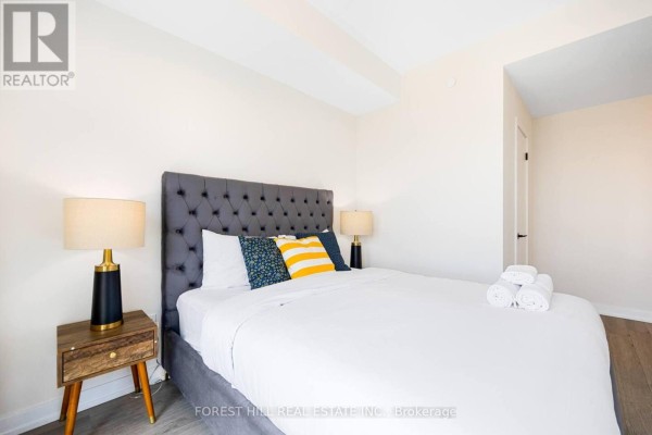 Primary Bedroom - 913 - 2300 St Clair Ave Avenue W, Toronto, ON M6N0B3 Photo 4