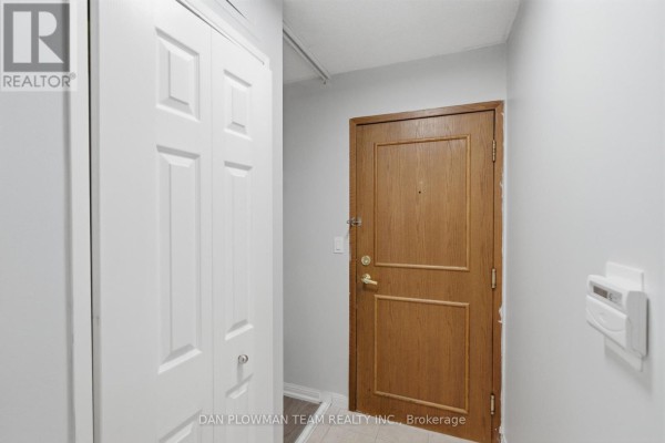 Primary Bedroom - 913 - 8 Lee Centre Drive, Toronto, ON M1H3H8 Photo 5