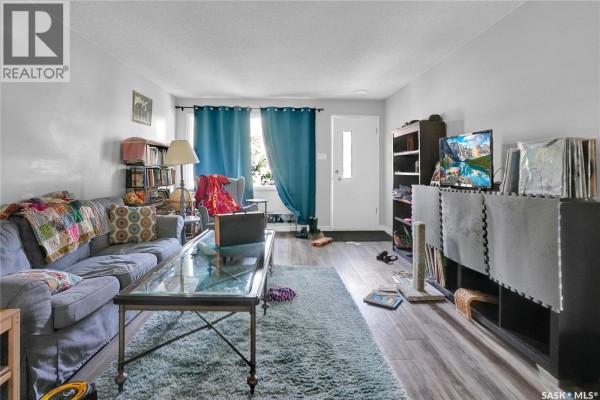 Bedroom - 913-915 Hochelaga Street W, Moose Jaw, SK S6H2H7 Photo 4