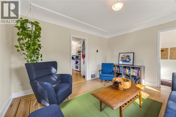 Recreation room - 913 Moosejaw Street, Penticton, BC V2A5T5 Photo 3