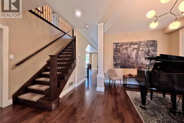 913 Valebrook Court, Kitchener, ON N2A0E5 Photo 4