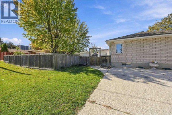 Bedroom - 913 Wedgewood Avenue, Sarnia, ON N7V3E8 Photo 5