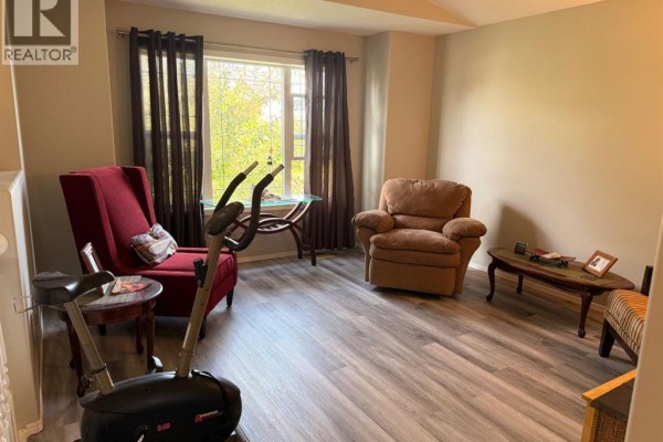 4pc Bathroom - 9137 94a Avenue, Grande Prairie, AB T8X1V4 Photo 3
