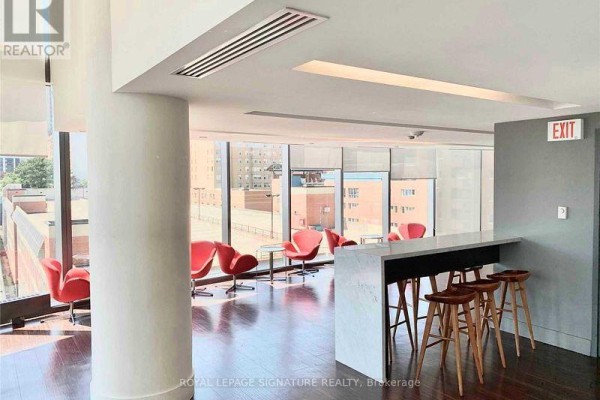 Living room - 914 - 1 Market Street, Toronto, ON M5E0A2 Photo 5