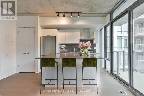 914 - 95 Bathurst Street, Toronto, ON M5V0H7 Photo 5