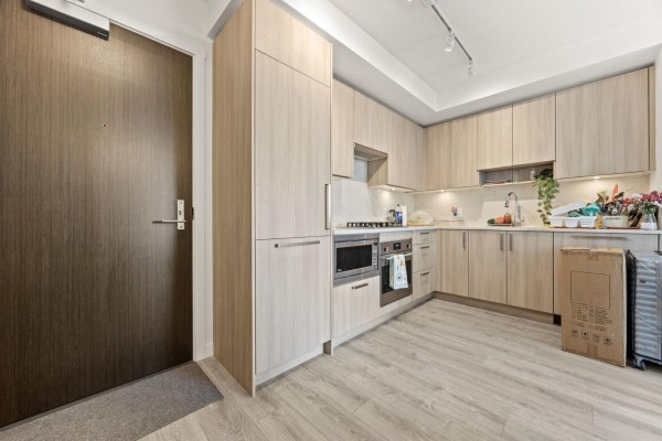 914 13350 Central Avenue, Surrey, BC, photo 2