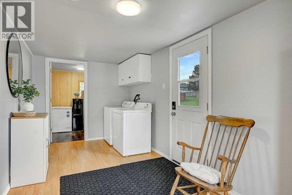 Primary Bedroom - 914 6 Avenue, Beaverlodge, AB T0H0C0 Photo 2