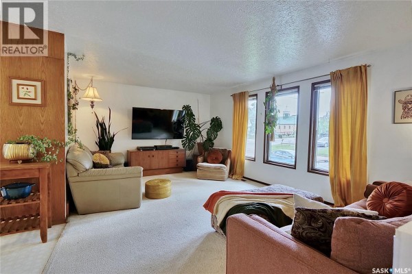 Primary Bedroom - 914 Duffield Street W, Moose Jaw, SK S6H5J9 Photo 5