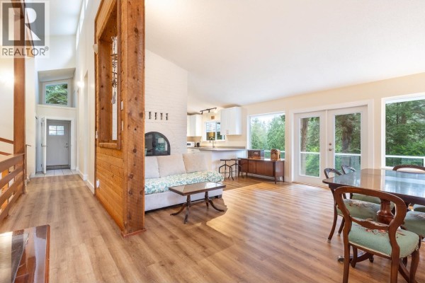 914 Gower Point Road, Gibsons, BC V0N1V3 Photo 3