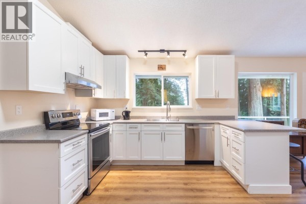 914 Gower Point Road, Gibsons, BC V0N1V3 Photo 5
