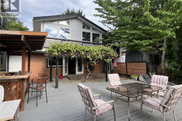 9146 West Saanich Rd, North Saanich, BC, photo 2