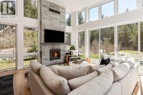 9149 Wedge Creek Rise, Whistler, BC V8E1M1 Photo 5