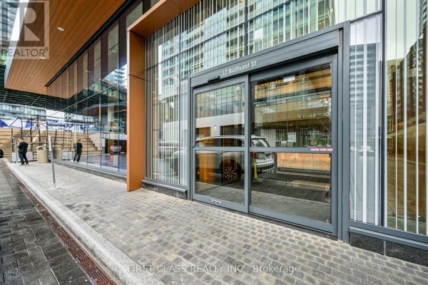 915 - 17 Bathurst Street, Toronto, ON M5V0N1 Photo 5