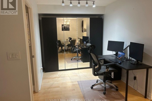 Living room - 915 - 2121 Lake Shore Boulevard W, Toronto, ON M8V4E9 Photo 3