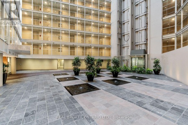 Kitchen - 915 - 650 Queens Quay W, Toronto, ON M5V3N2 Photo 3