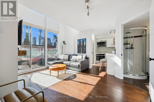 Kitchen - 915 - 77 Lombard Street, Toronto, ON M5C3E1 Photo 2