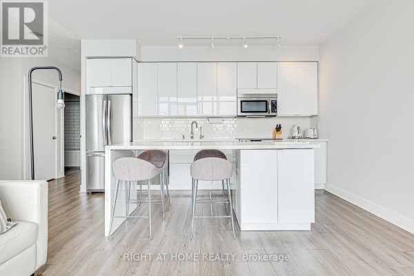 Kitchen - 915 - 90 Stadium Road, Toronto, ON M5V3W5 Photo 3