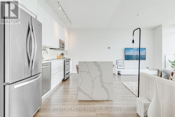 Primary Bedroom - 915 - 90 Stadium Road, Toronto, ON M5V3W5 Photo 4